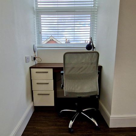 Incredible Private Rooms All With Private Bathrooms In A Fully Serviced House Next To City Centre With Free Parking Coventry Exterior foto