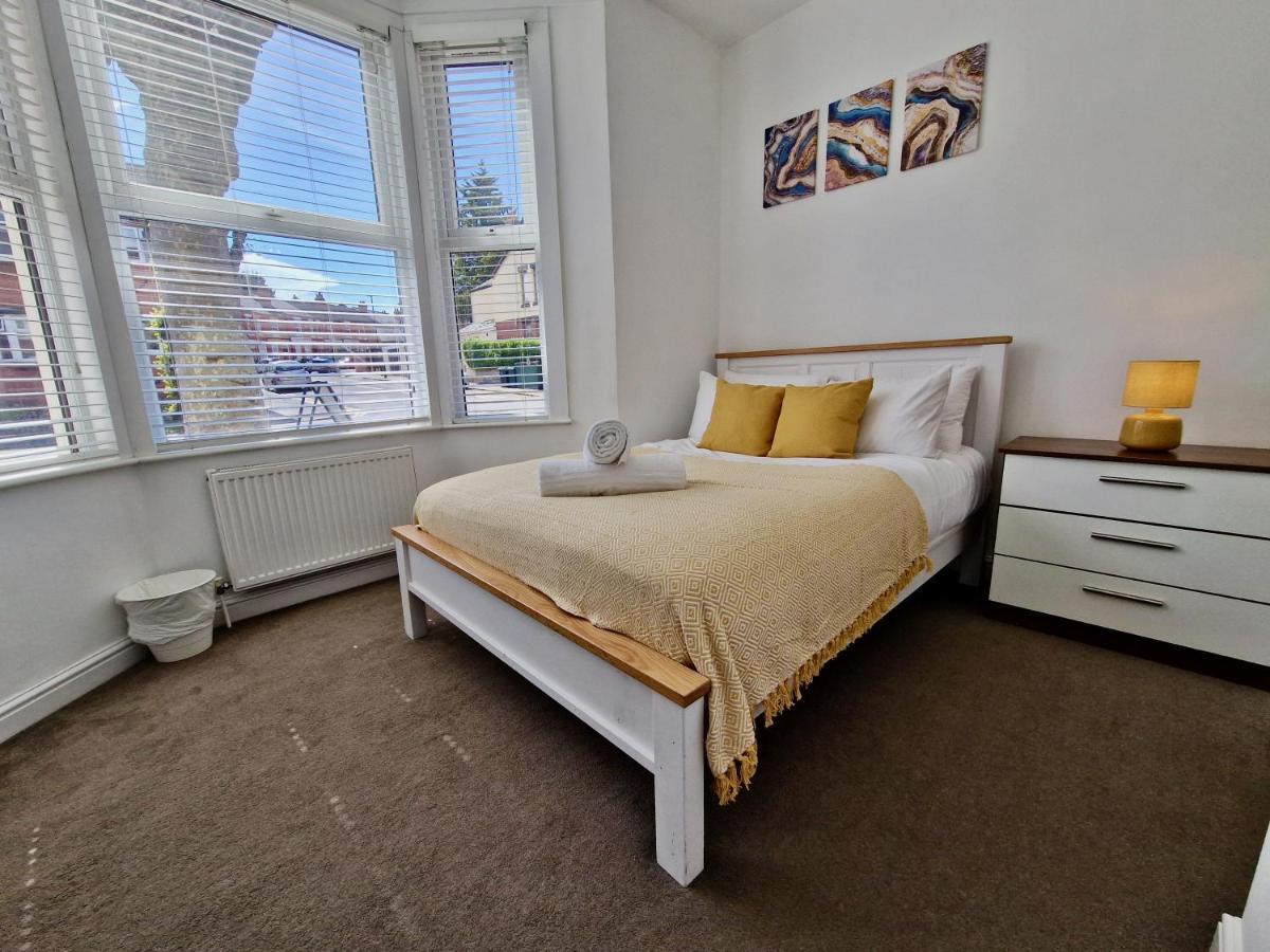 Incredible Private Rooms All With Private Bathrooms In A Fully Serviced House Next To City Centre With Free Parking Coventry Exterior foto