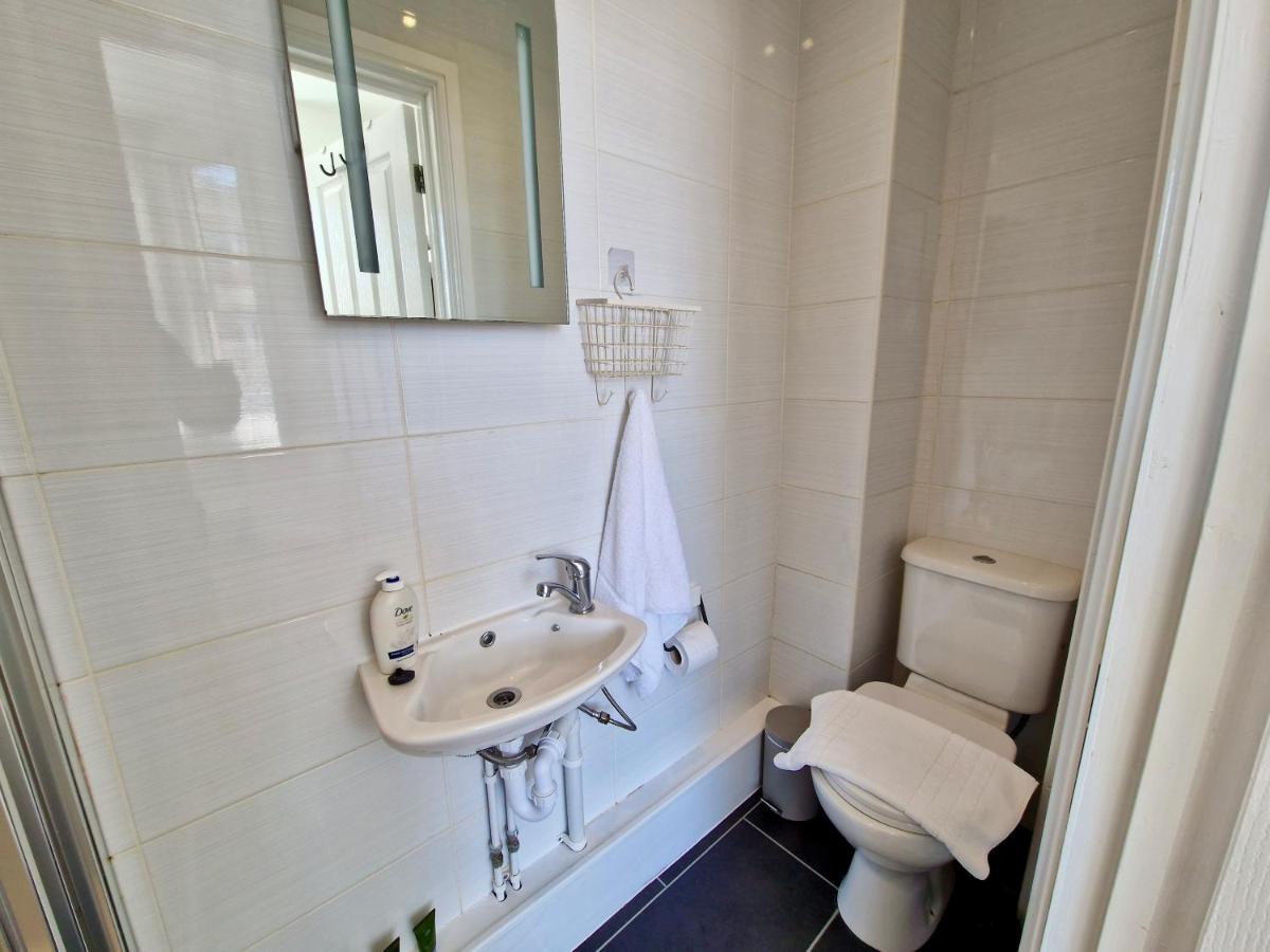 Incredible Private Rooms All With Private Bathrooms In A Fully Serviced House Next To City Centre With Free Parking Coventry Exterior foto