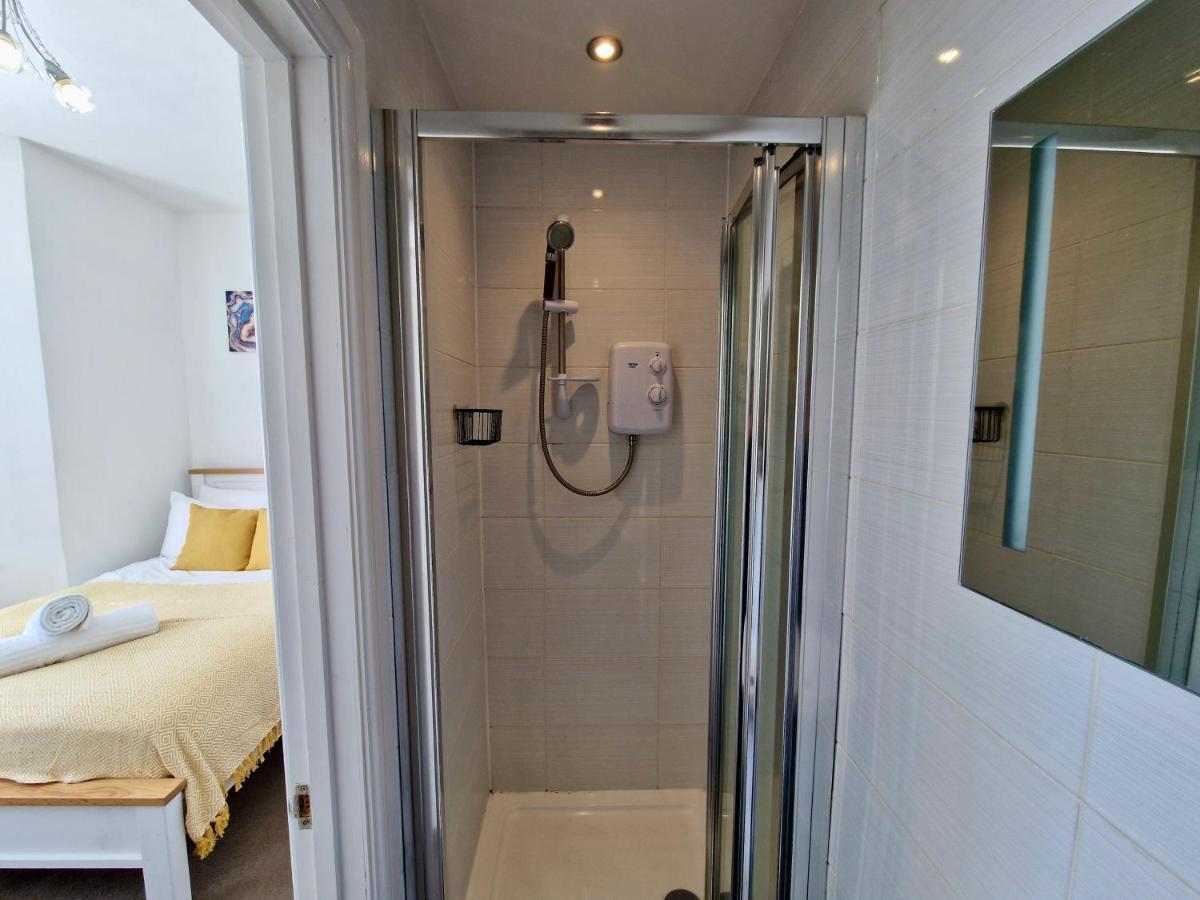 Incredible Private Rooms All With Private Bathrooms In A Fully Serviced House Next To City Centre With Free Parking Coventry Exterior foto