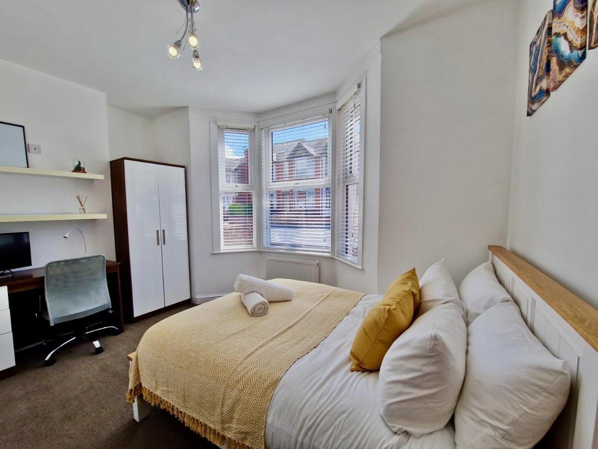 Incredible Private Rooms All With Private Bathrooms In A Fully Serviced House Next To City Centre With Free Parking Coventry Exterior foto