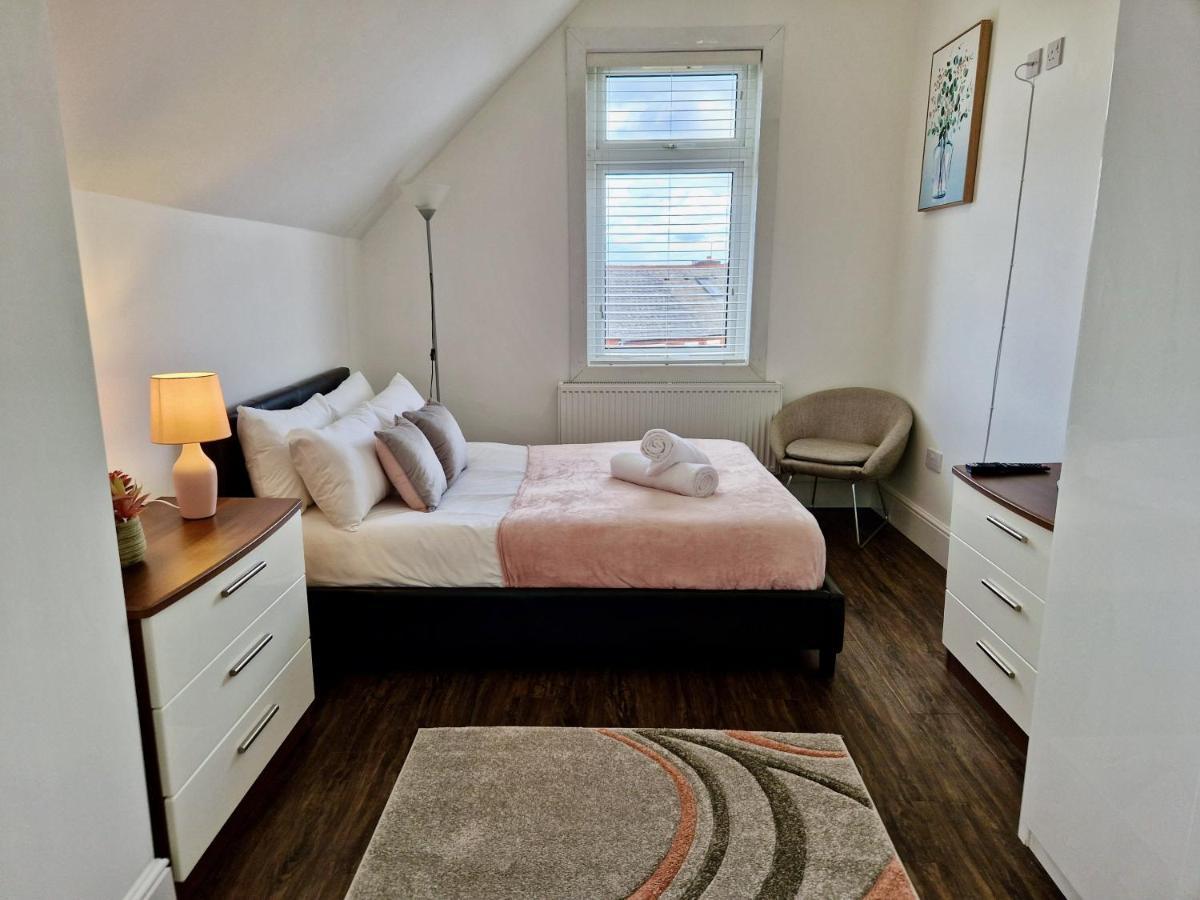 Incredible Private Rooms All With Private Bathrooms In A Fully Serviced House Next To City Centre With Free Parking Coventry Exterior foto