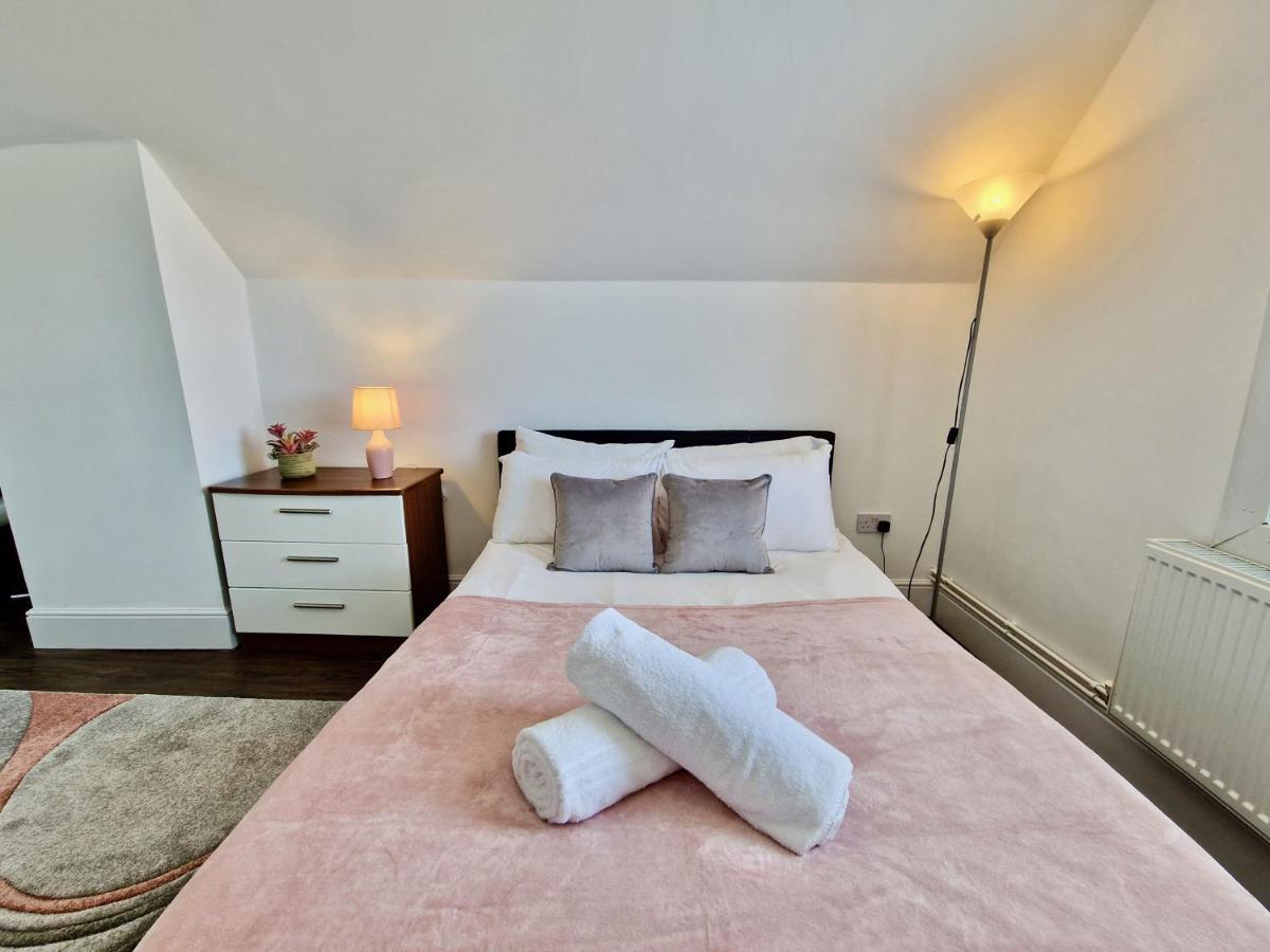 Incredible Private Rooms All With Private Bathrooms In A Fully Serviced House Next To City Centre With Free Parking Coventry Exterior foto