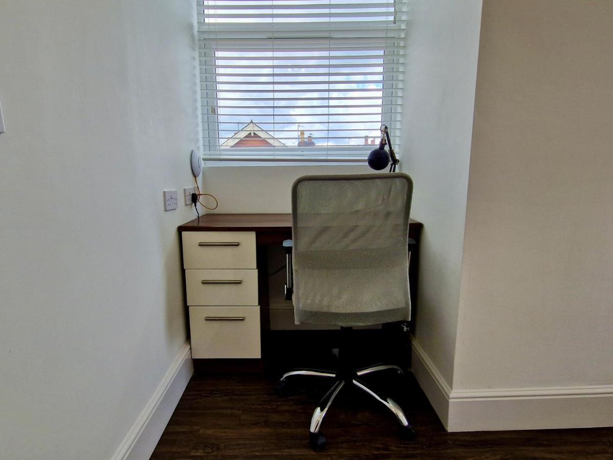 Incredible Private Rooms All With Private Bathrooms In A Fully Serviced House Next To City Centre With Free Parking Coventry Exterior foto