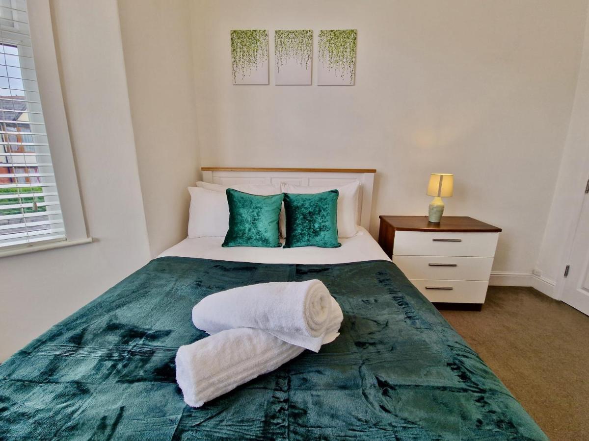 Incredible Private Rooms All With Private Bathrooms In A Fully Serviced House Next To City Centre With Free Parking Coventry Exterior foto