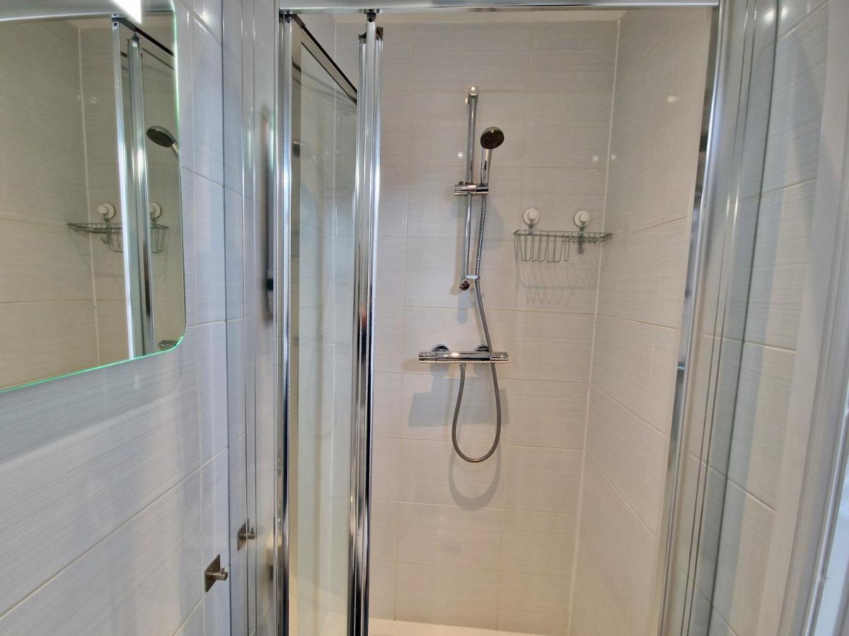 Incredible Private Rooms All With Private Bathrooms In A Fully Serviced House Next To City Centre With Free Parking Coventry Exterior foto