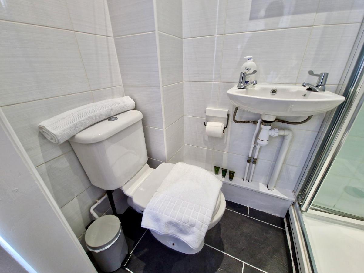 Incredible Private Rooms All With Private Bathrooms In A Fully Serviced House Next To City Centre With Free Parking Coventry Exterior foto