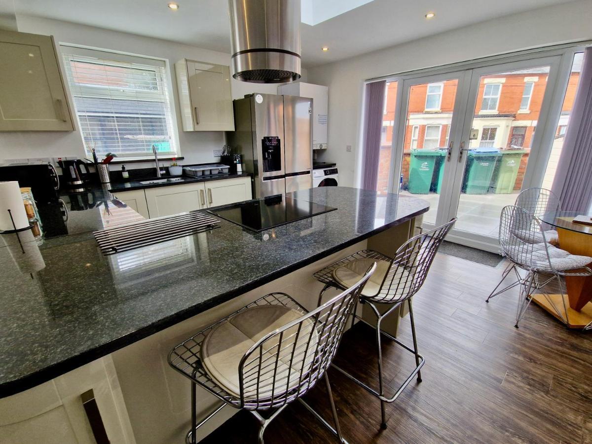 Incredible Private Rooms All With Private Bathrooms In A Fully Serviced House Next To City Centre With Free Parking Coventry Exterior foto