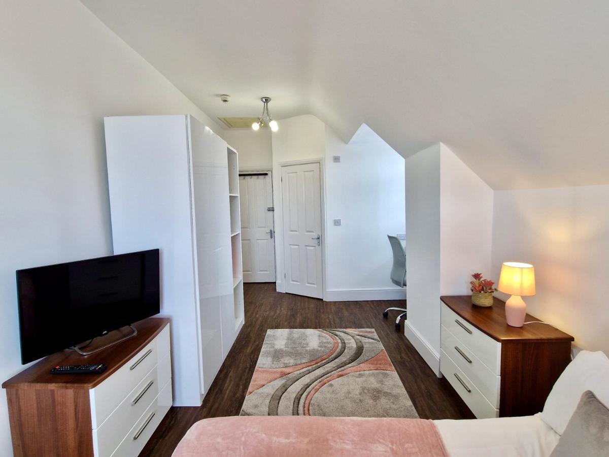 Incredible Private Rooms All With Private Bathrooms In A Fully Serviced House Next To City Centre With Free Parking Coventry Exterior foto