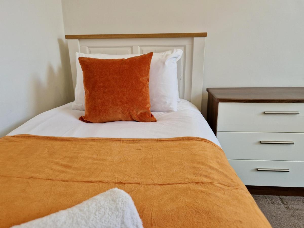 Incredible Private Rooms All With Private Bathrooms In A Fully Serviced House Next To City Centre With Free Parking Coventry Exterior foto