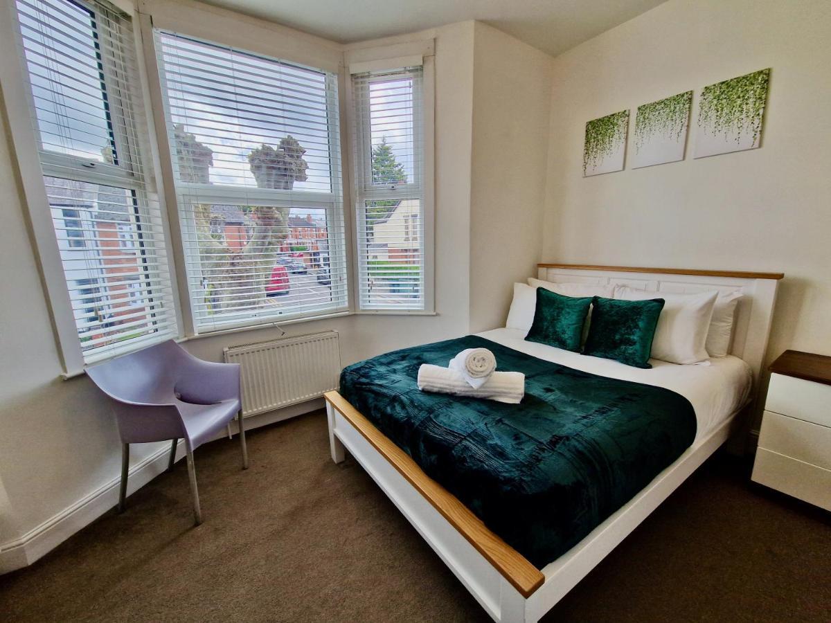 Incredible Private Rooms All With Private Bathrooms In A Fully Serviced House Next To City Centre With Free Parking Coventry Exterior foto