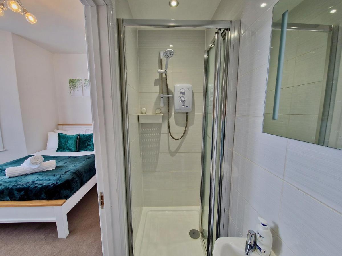 Incredible Private Rooms All With Private Bathrooms In A Fully Serviced House Next To City Centre With Free Parking Coventry Exterior foto