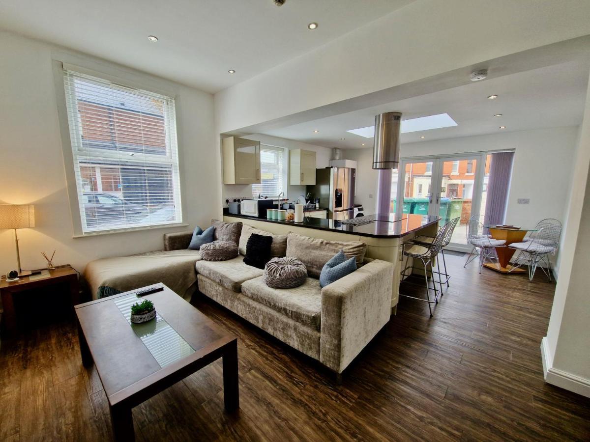 Incredible Private Rooms All With Private Bathrooms In A Fully Serviced House Next To City Centre With Free Parking Coventry Exterior foto