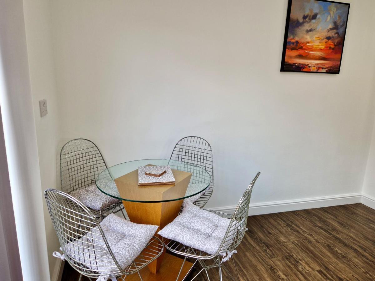 Incredible Private Rooms All With Private Bathrooms In A Fully Serviced House Next To City Centre With Free Parking Coventry Exterior foto