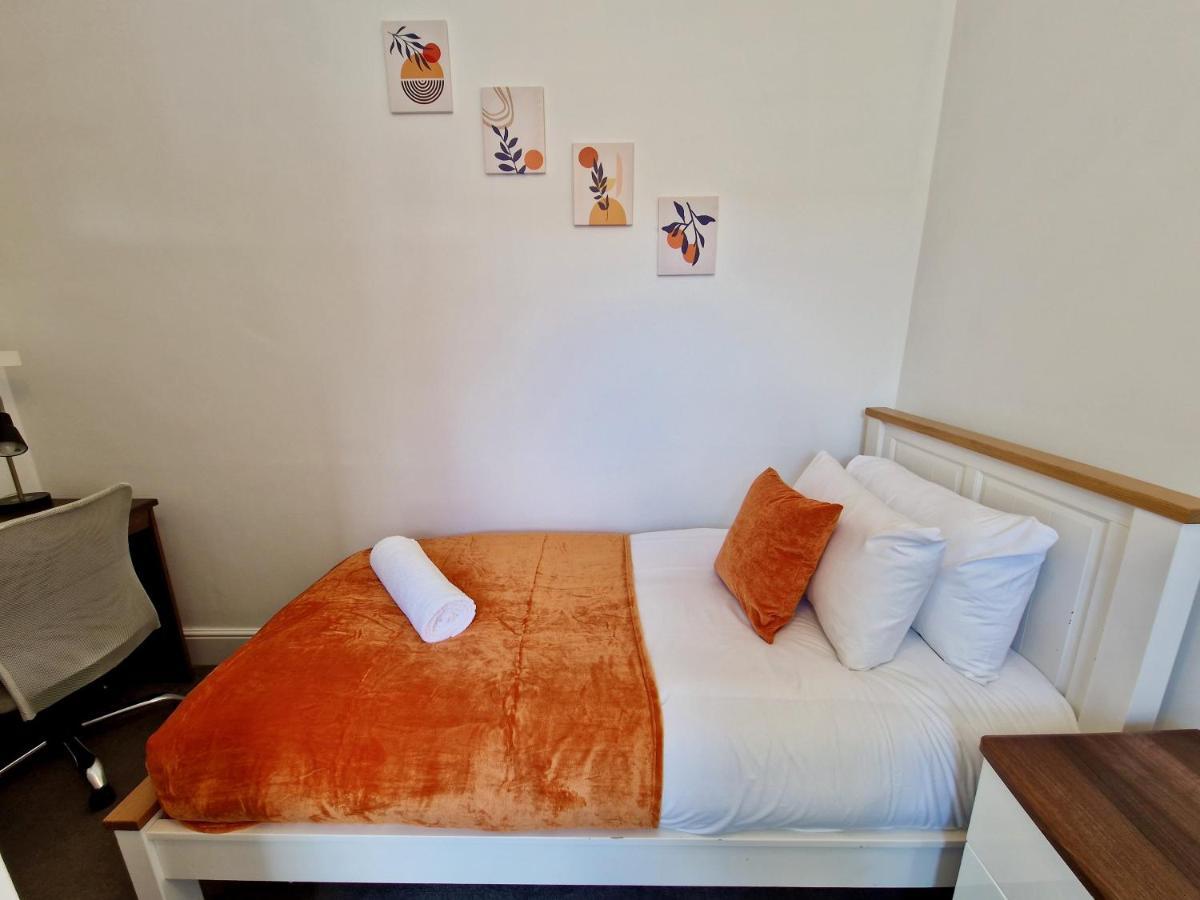 Incredible Private Rooms All With Private Bathrooms In A Fully Serviced House Next To City Centre With Free Parking Coventry Exterior foto