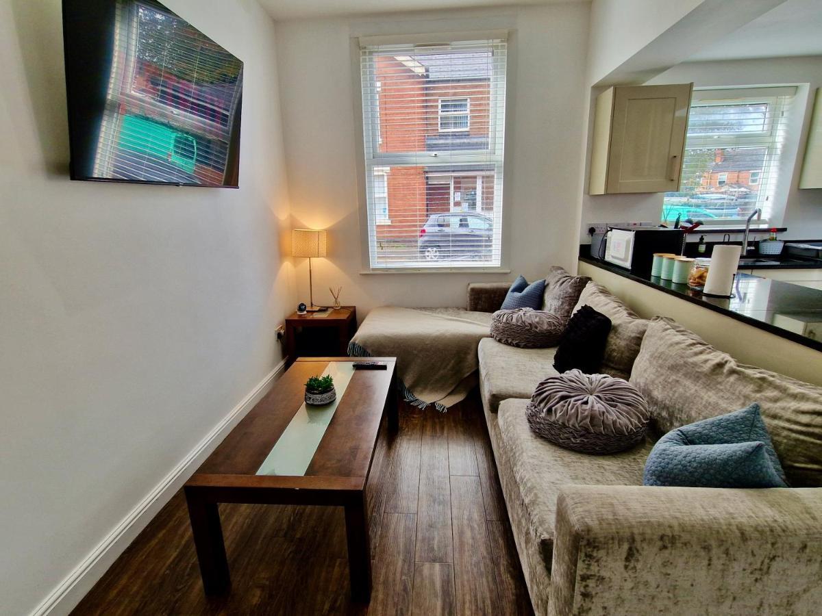 Incredible Private Rooms All With Private Bathrooms In A Fully Serviced House Next To City Centre With Free Parking Coventry Exterior foto