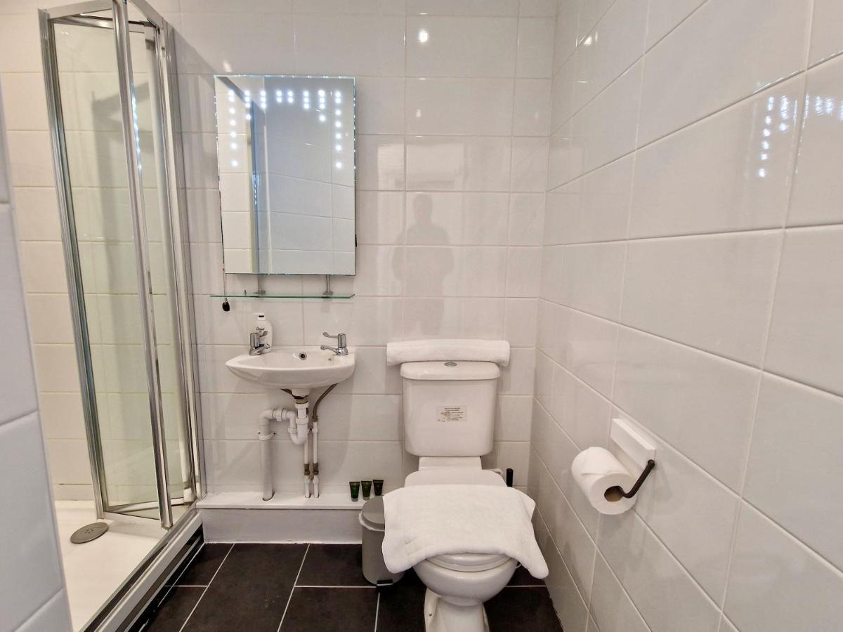 Incredible Private Rooms All With Private Bathrooms In A Fully Serviced House Next To City Centre With Free Parking Coventry Exterior foto