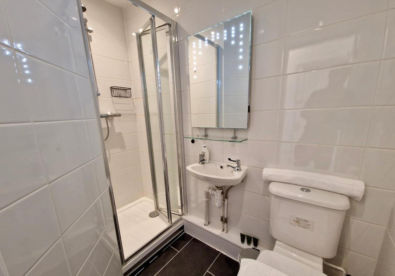 Incredible Private Rooms All With Private Bathrooms In A Fully Serviced House Next To City Centre With Free Parking Coventry Exterior foto